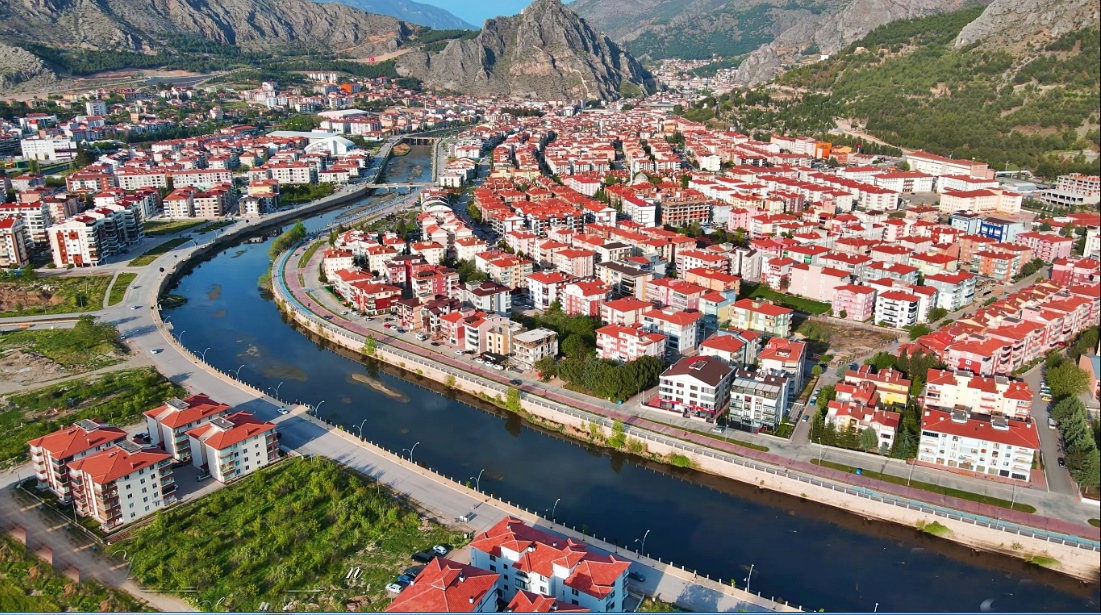 Sosyal belediyecilik kapsamında çalışmalarını sürdüren Amasya Belediyesi, dar gelirli öğrencilerin