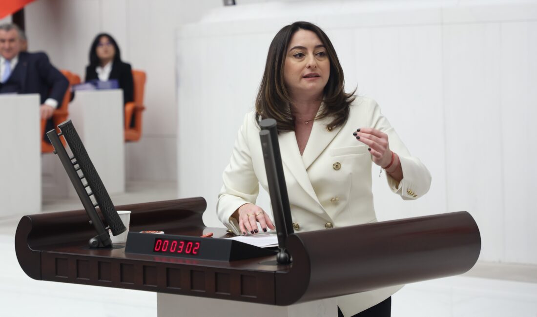 AKP KADIN DÜŞMANLIĞI MEŞRULAŞTIRMAK İÇİN DİYANETİ KULLANIYOR