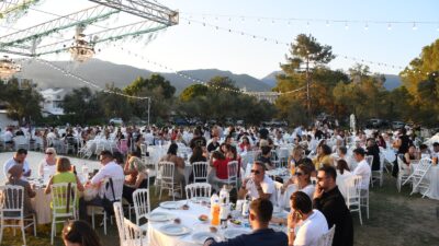 Balıkesir Büyükşehir Belediye Başkanı Ahmet Akın’ın esnafın sorunlarına hızlı çözümler