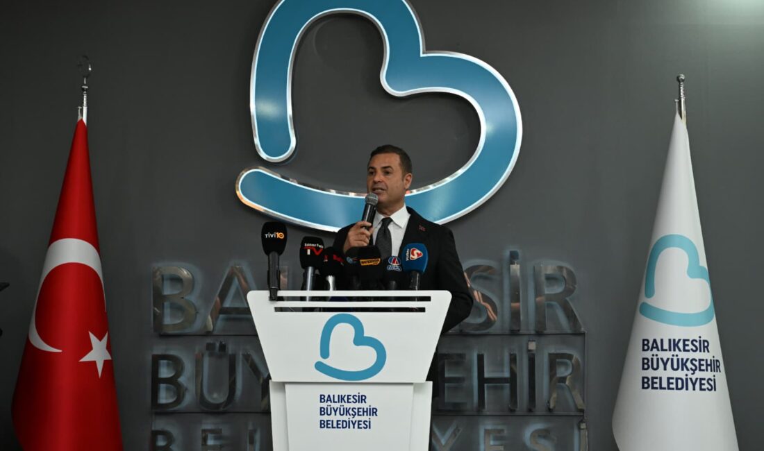 Balıkesir Büyükşehir Belediye Başkanı Ahmet Akın, Sındırgı’da meydana gelen 6.1