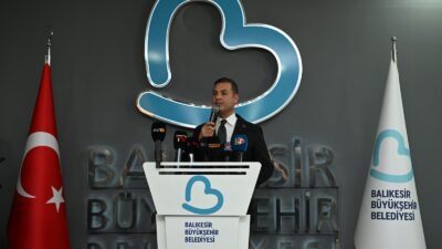 Balıkesir Büyükşehir Belediye Başkanı Ahmet Akın, Depremle Mücadele Çalışmalarını Gazetecilere Aktardı Balıkesir Büyükşehir Belediye Başkanı Ahmet Akın, Sındırgı’da meydana gelen 6.1