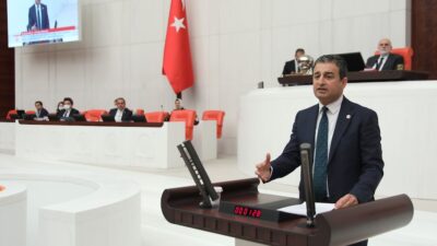 CHP Genel Başkan Yardımcısı Burhanettin Bulut, rekor sıcaklıkları yaşayan Adana’da