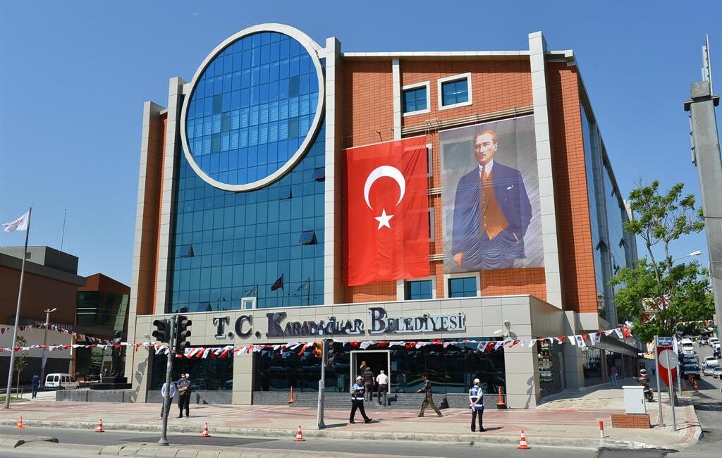 “Karabağlar Belediyesi olarak, pazarcı esnafımızdan alınan katı atık bedeli konusuyla