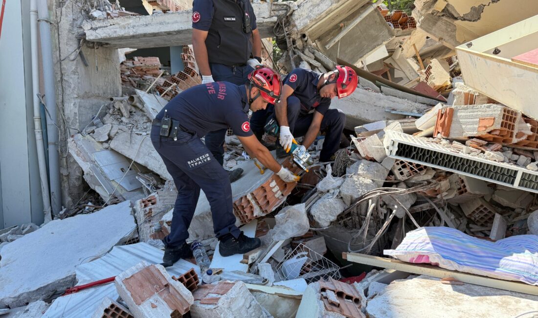 Balıkesir’in Sındırgı ilçesinde meydana gelen depremin ardından Balıkesir Büyükşehir Belediyesinin