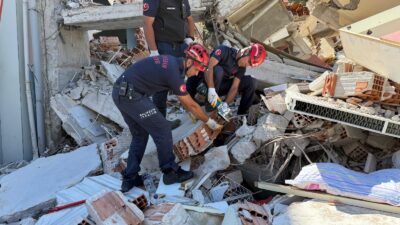 Balıkesir’in Sındırgı ilçesinde meydana gelen depremin ardından Balıkesir Büyükşehir Belediyesinin