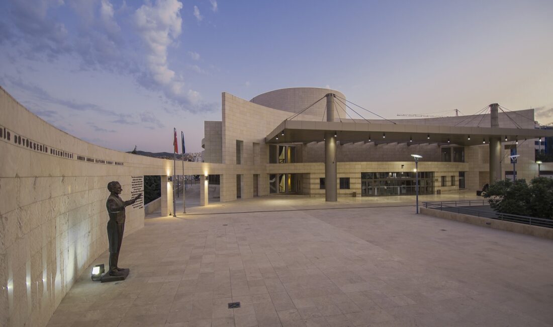 İzmir Büyükşehir Belediyesi, yeni kurulacak İzmir Büyükşehir Belediyesi Çoksesli Gençlik
