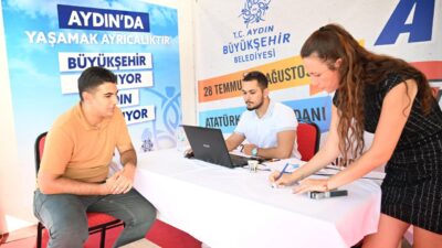 Aydın Büyükşehir Belediyesi, üniversiteye adım atmaya hazırlanan gençleri yalnız bırakmadı.