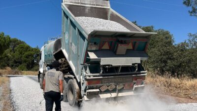 Manisa Büyükşehir’den 13 Bin Ton Asfalt, 55 Kilometre Sathi Kaplama Manisa Büyükşehir Belediyesi, il genelinde yürüttüğü asfalt çalışmaları ile vatandaşların