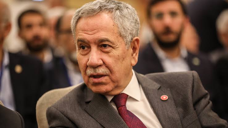 22. Dönem Türkiye Büyük Millet Meclisi (TBMM) Başkanı Bülent Arınç,
