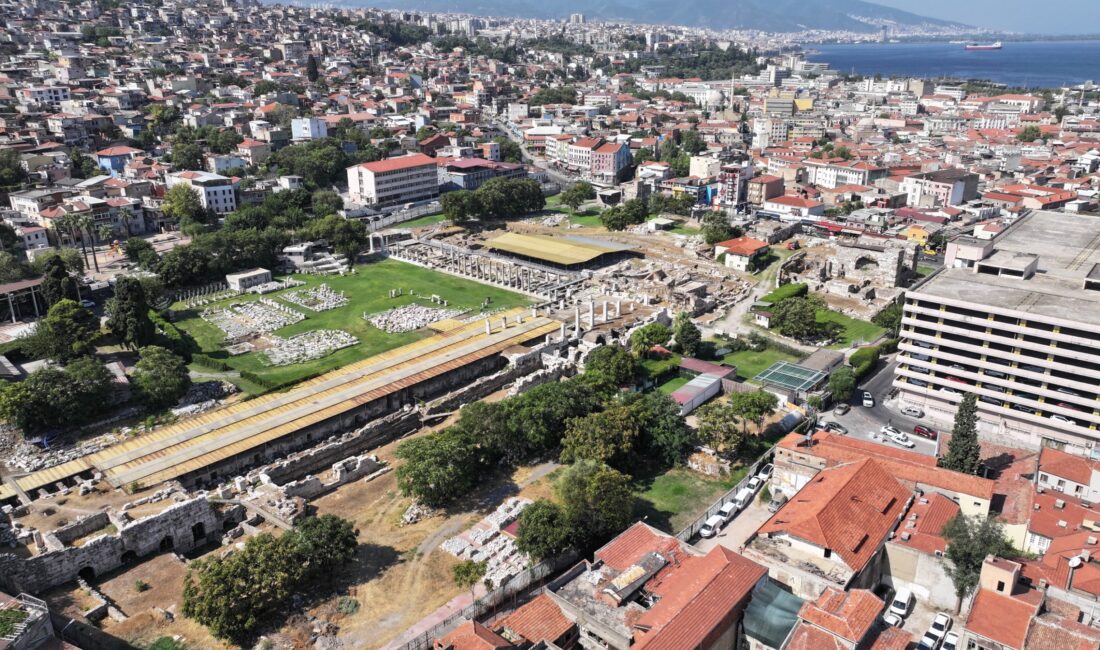 İzmir Büyükşehir Belediyesi, Smyrna Antik Kenti kazı çalışmalarını desteklemeyi sürdürüyor.