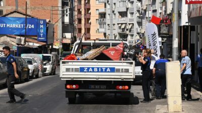 Karabağlar ‘da Ortak Alanlar İçin Kararlı Mücadele Karabağlar Belediyesi Zabıta Müdürlüğü ekipleri, ilçe genelinde kaldırım ve yol