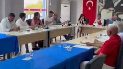 Foça’da Sular Durulmuyor;  Belediye Dükkanlarına mı Çöküyorsunuz? Foça Meclisinde şoke eden iddialar var
