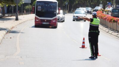 Ulaşım Hizmetleri Müdürlüğü’ne bağlı Trafik Zabıta ekiplerinin yaptığı denetimlerde; şoförlerin