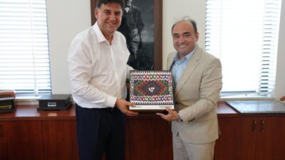 Seydikemer Belediye Başkanı Önder Akdenizli, Fethiye Belediye Başkanı Alim Karaca’yı