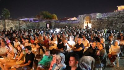 Seferihisar’da, Büyük Zafer’in 103. yılı kapsamında sahnelenen “Kuvâ-yi Milliye Destanı”