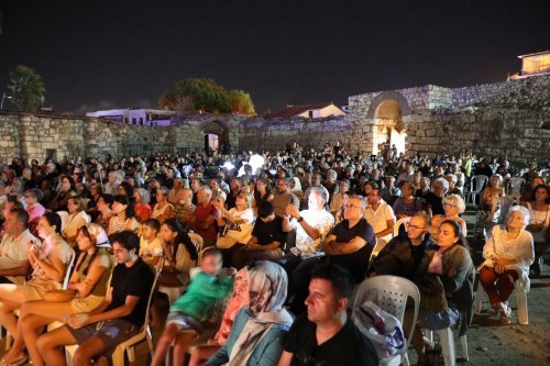 Seferihisar’da, Büyük Zafer’in 103. yılı kapsamında sahnelenen “Kuvâ-yi Milliye Destanı”