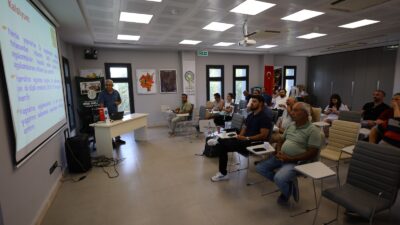 Efes Tarlası Yaşam Köyü‘nde Karaot Tohum Derneği iş birliği ile