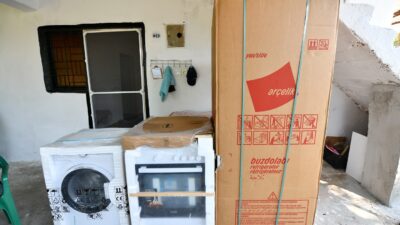 Fethiye Belediyesi, Seydikemer’de geçtiğimiz günlerde evi yanan bir vatandaşa yardım