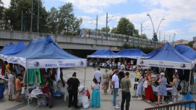 ‘Atma Sat İkinci El Pazarı’ Kartal Neyzen Tevfik Meydanı’nı Şenlendirdi Kartal’da çevre dostu alışveriş alışkanlığının yaygınlaştırılması kapsamında “Dönüşüm Muhteşem Olacak”