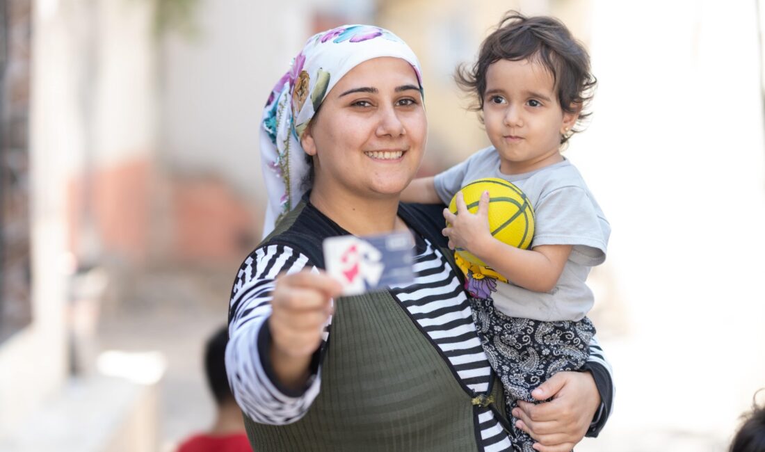 Anne Kart sayesinde çocuklarıyla sokağa çıkabiliyorlar 