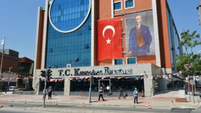 İzmir’in Karabağlar ilçesinde CHP’li 9 belediye meclis üyesi, ilçe kongresi