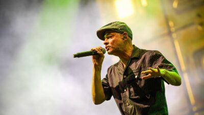 İzmir Enternasyonal Fuarı kapsamında düzenlenen Çim Konserleri serisi, ünlü rap