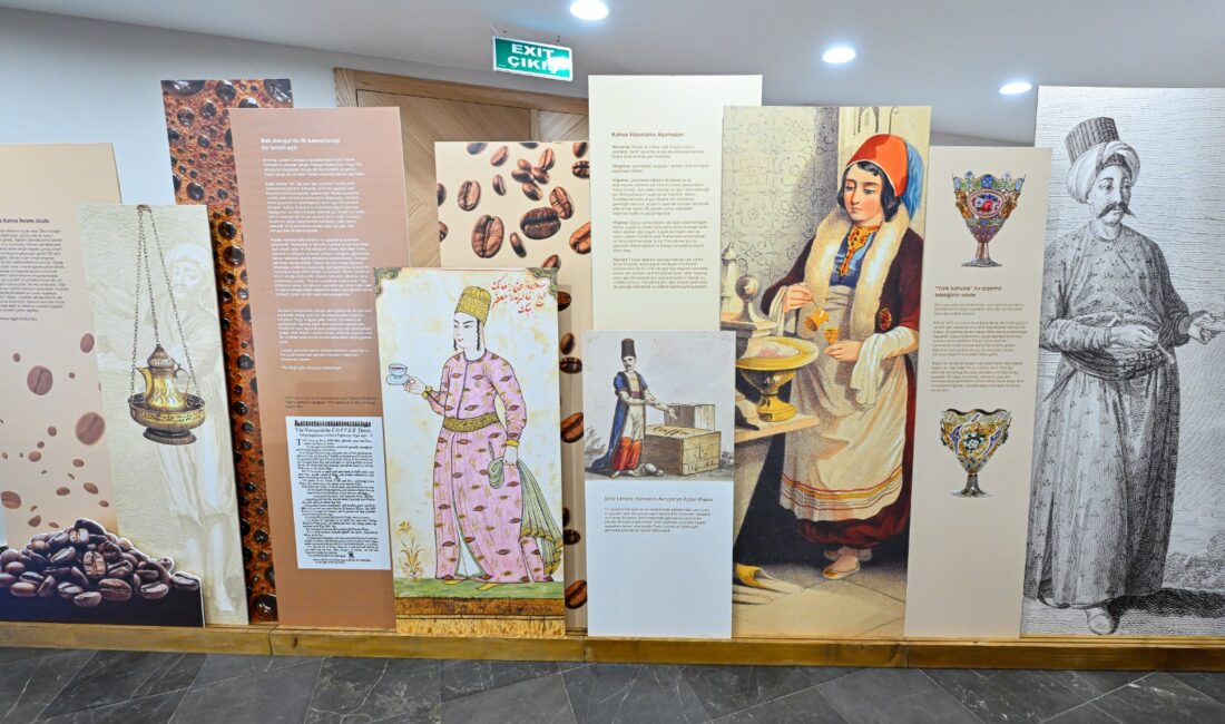 İzmir Büyükşehir Belediyesi'nin yenileyerek hizmete açtığı Göl Gazinosu İzmirlilerin yeniden