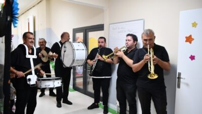 Mamak Belediyesi’nden Kreşlerde Renkli Karşılama Mamak Belediyesi, yeni eğitim-öğretim yılının