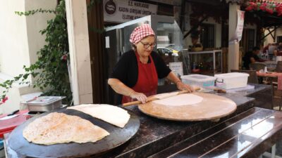 Narlıdere Belediyesi’nin öncülüğünde kurulan Narlıdere Üretici Kadın Kooperatifi (NAR-KOOP), kadınların