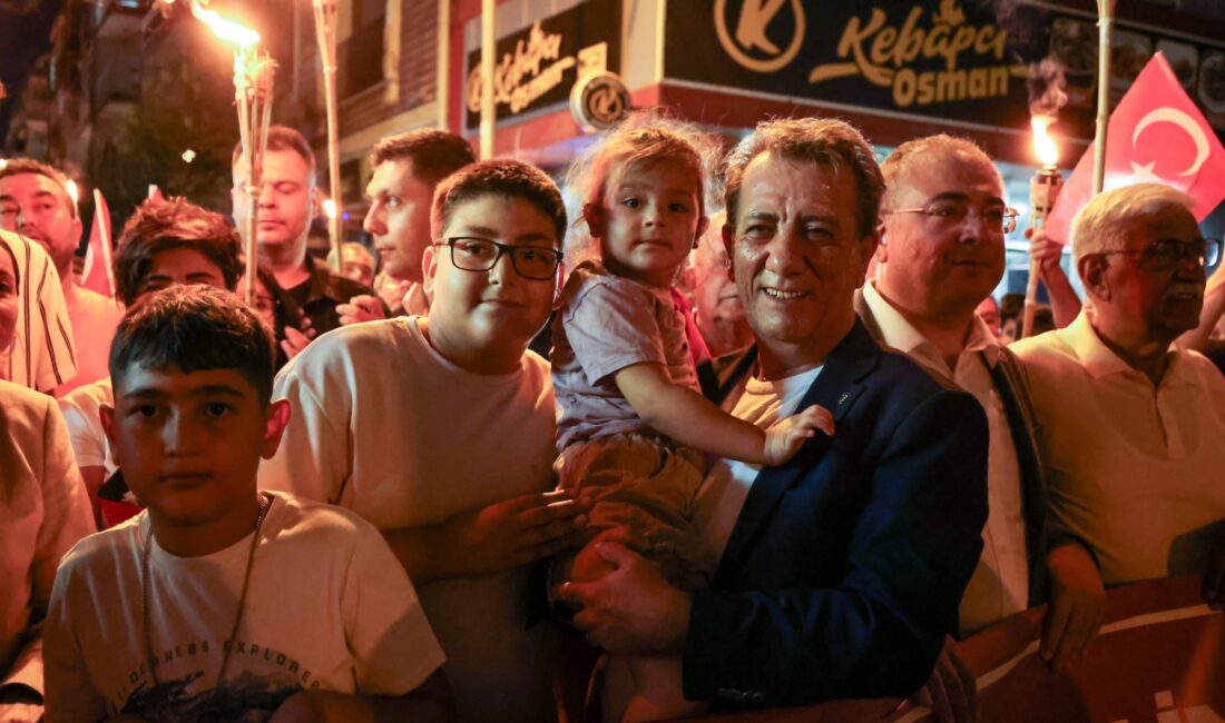 BİNLERCE KİŞİ BAŞKAN YETİŞKİN’LE YÜRÜDÜ Efeler Belediye Başkanı Anıl Yetişkin’in,