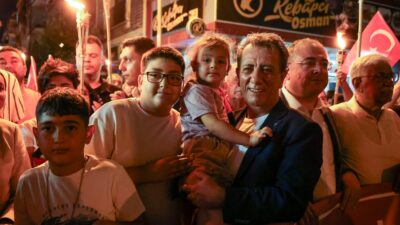 BİNLERCE KİŞİ BAŞKAN YETİŞKİN’LE YÜRÜDÜ Efeler Belediye Başkanı Anıl Yetişkin’in,