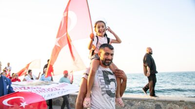 Güzelbahçe’nin Kurtuluş Günü’nde 3. Güzmar Açıldı ve Fener Alayı Düzenlendi