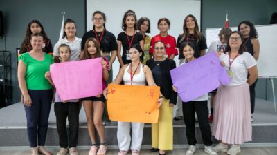 Güzelbahçe Belediyesi’nden Kız Futbol Takımına “Biraz Konuşalım mı?” Eğitimi Güzelbahçe