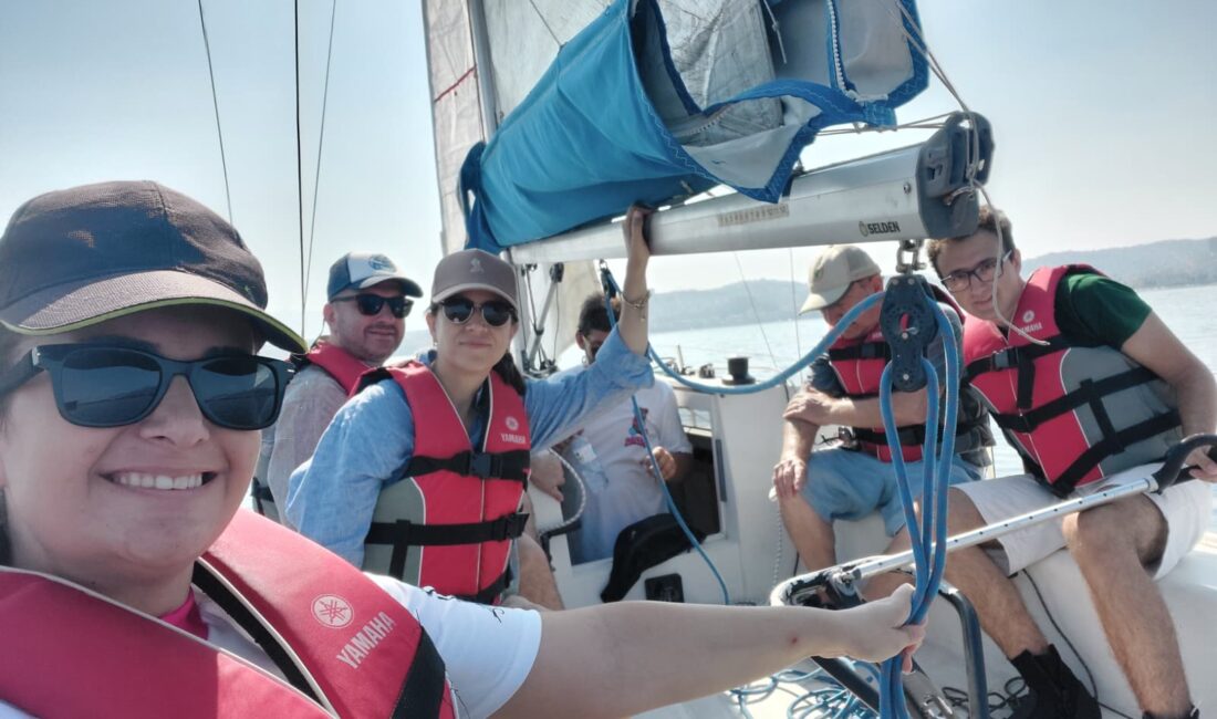 Yetişkin Grubu Yelken Eğitimleri İzmir Marina’da Devam Ediyor İZDENİZ‘in İzmir