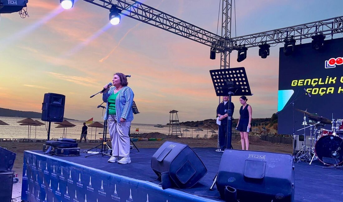 İzmir Büyükşehir Belediyesi ve Foça Belediyesi iş birliğiyle Kumburnu Plajı’nda