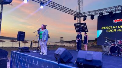 İzmir Büyükşehir Belediyesi ve Foça Belediyesi iş birliğiyle Kumburnu Plajı’nda