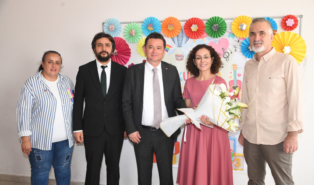 Osmangazi Belediye Başkanı Erkan Aydın, yeni eğitim-öğretim yılının ilk
gününde öğrencilerin