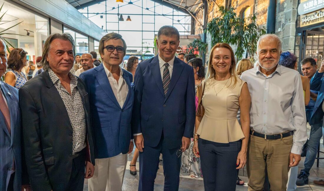 İzmir Büyükşehir Belediye Başkanı Dr. Cemil Tugay, ressam Devrim Erbil