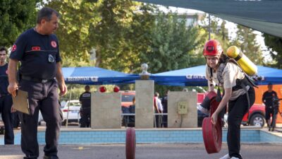 Antalya Büyükşehir Belediyesi itfaiye teşkilatını güçlendiriyor İtfaiye adayları zorlu parkurlarda ter döküyor