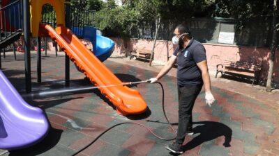 Eyüp’te Haşerelerle Mücadele Aralıksız Sürüyor Eyüpsultan Belediyesi, ilçe genelinde 29 mahallede haşerelere karşı ilaçlama çalışmalarını