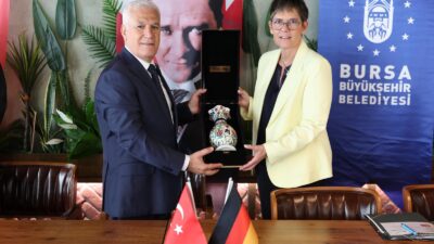 Alman heyeti, Bursa mutfağına hayran kaldı BÜYÜKŞEHİR BELEDİYE BAŞKANI MUSTAFA BOZBEY, İNEGÖL’DE BİR ARAYA GELDİĞİ ALMAN