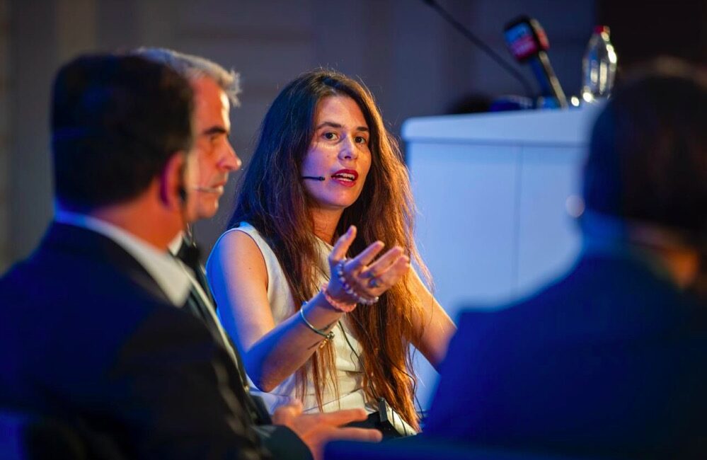 Başkan Lâl Denizli, B40 Zirvesi’nde Konuştu: “Demokrasi ve kültürel dayanışma için yaratıcı yolları birlikte bulacağız” İzmir