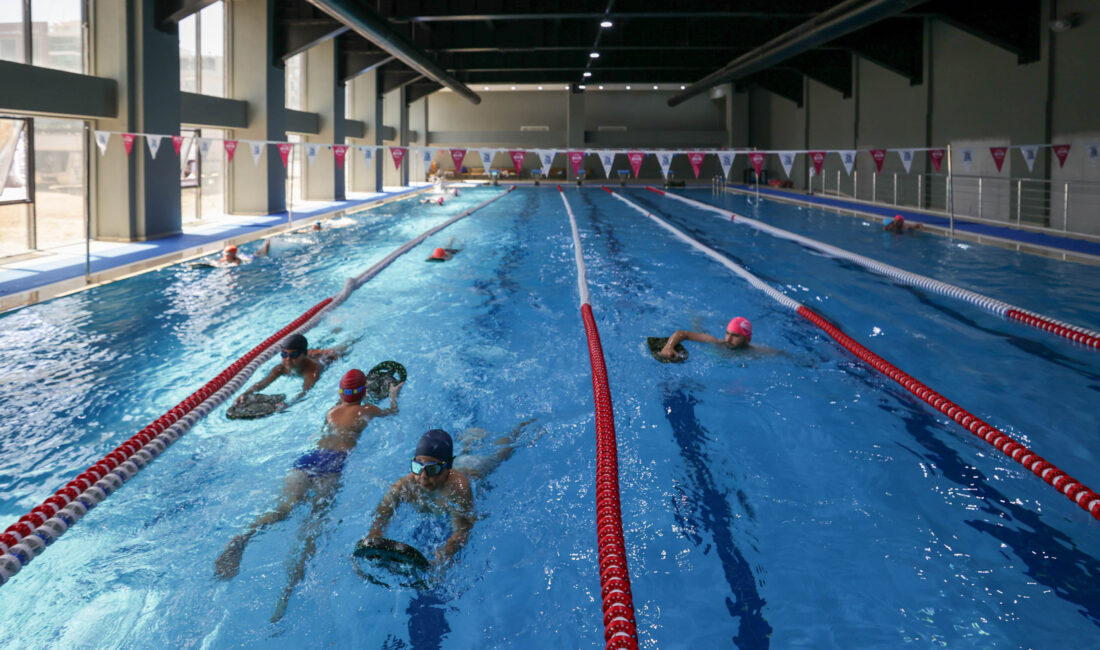 Buca Belediyesi, Sporium Spor Kompleksi’nde geçtiğimiz ay başlattığı yüzme kurslarının