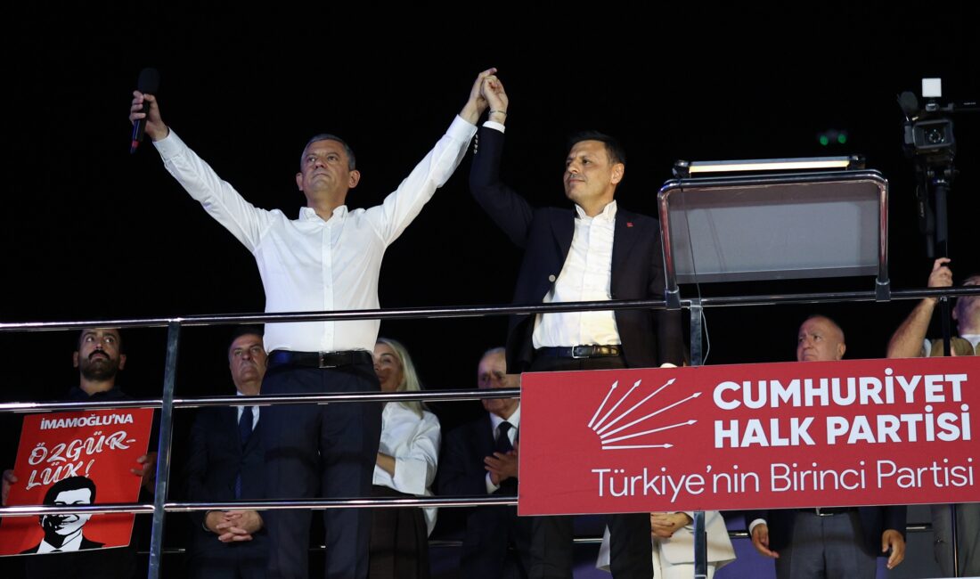 Cumhuriyet Halk Partisi Genel Başkanı Özgür Özel, İstanbul Zeytinburnu’nda gerçekleştirilen