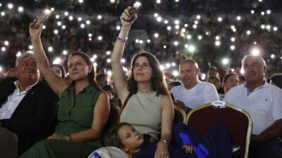 Çeşme Festivali 2025 Coşkuyla Tamamlandı Çeşme Belediyesi tarafından düzenlenen Çeşme Festivali