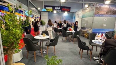 Çeşme, İstanbul Turizm Fuarı’nda yoğun ilgi gördü 25–26 Eylül 2025’te İstanbul’da düzenlenen Turizm Fuarı’nda Çeşme Belediyesi, ÇEŞTOB