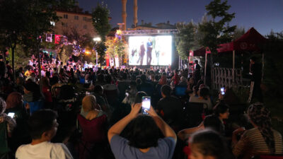 Keçiören’de Hababam Sınıfı Rüzgârı Keçiören Belediyesi tarafından düzenlenen “Bir Yaz