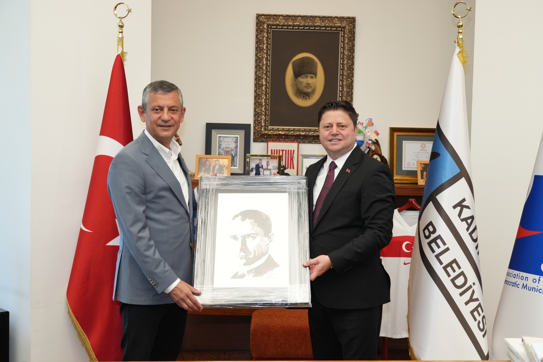 Cumhuriyet Halk Partisi Genel Başkanı Özgür Özel ve heyeti, bu