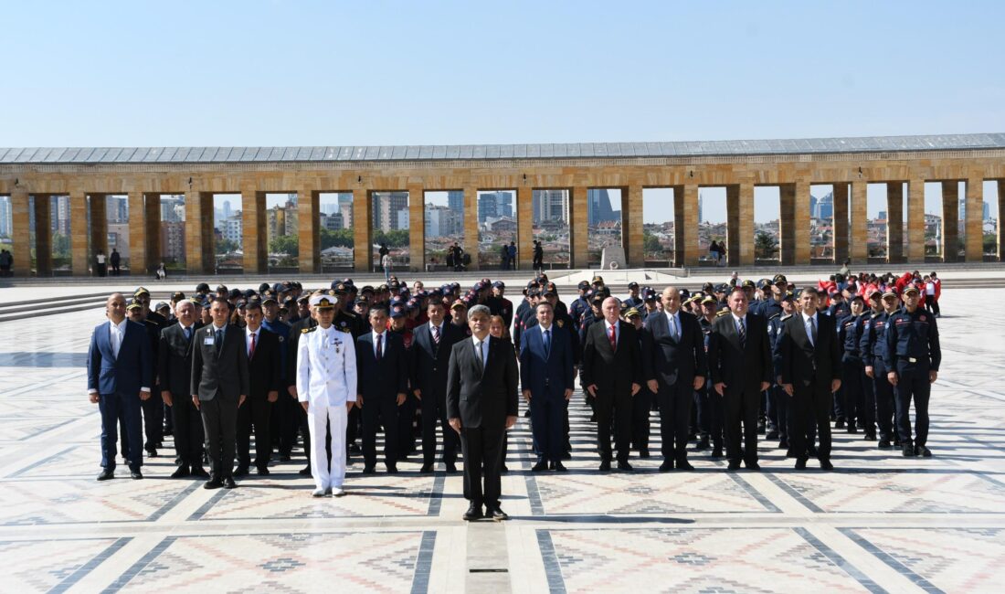 Denizlili İtfaiyecilerden Anıtkabir’e Anlamlı Ziyaret İtfaiye Haftası dolayısıyla Türkiye’nin farklı