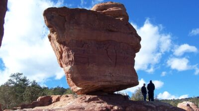 Ekonomik değeri olan kayaçlara ne denir? Yer kabuğunda doğal olarak bulunan, oluşum süreçleri sonucunda bir araya